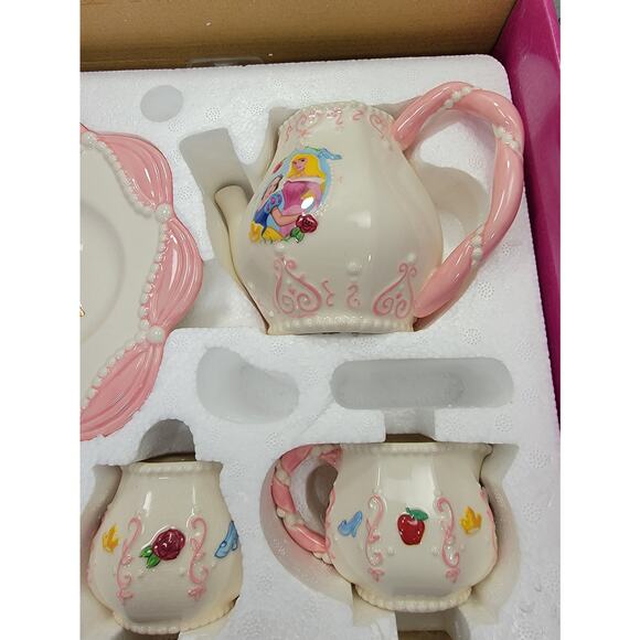 Complete Disney Princesses 12 Piece Fine Ceramic Tea Set 2003 Brass Key Box 1537 - Picture 7 of 10
